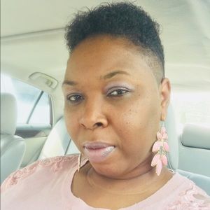 Meet your Posher, Monique